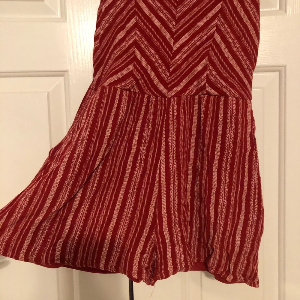 A red striped romper perfect for summer! - Picture 5 of 7